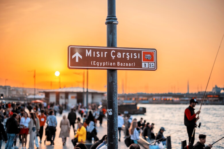 Beyond Tokenism: What’s the Real Business Case for Bilingual Signage?